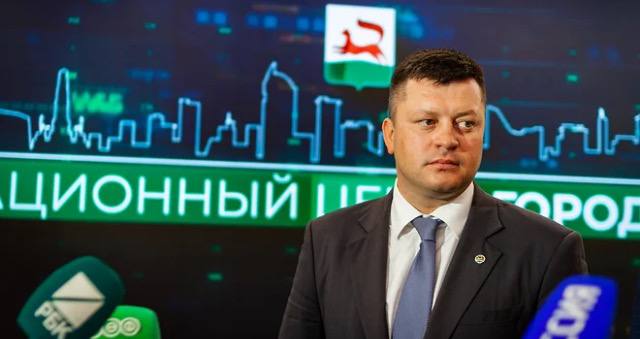 Глава администрации Уфы Ратмир Мавлиев находится на третьем месте в национальном рейтинге мэров городов России по итогам года подготовленном Центром информационных коммуникаций Рейтинг совместно с Финансовым университетом при Правительстве РФ На первом месте мэр Грозного Хас Магомед Кадыров на втором мэр Москвы Сергей Собянин Фото Идэль Гумеров Подписывайтесь на Ъ Уфа Оставляйте бусты