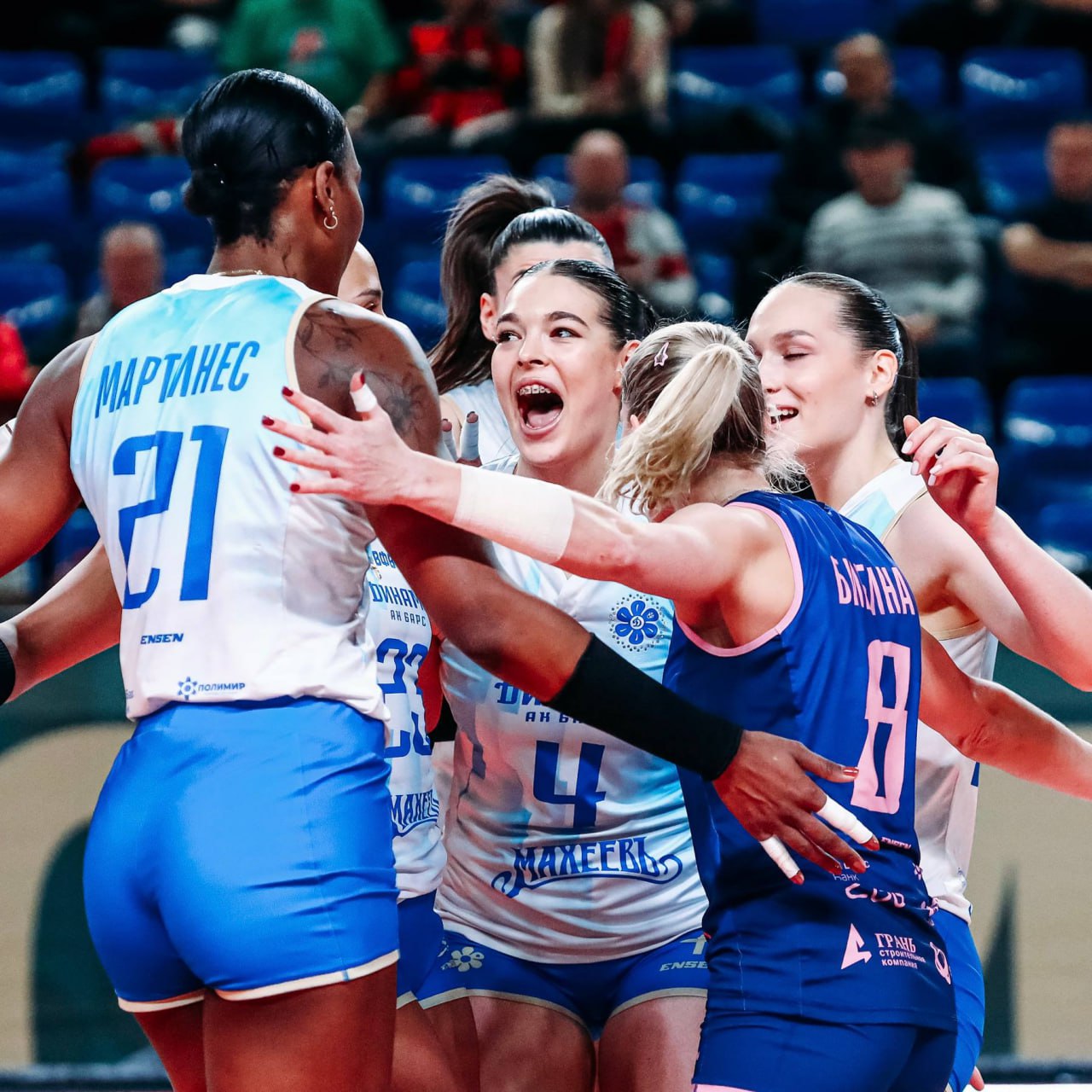 Динамо Ак Барс обладатель Суперкубка России Казанская команда обыграла в финале Заречье Одинцово 3 2 25 19 25 27 25 10 22 25 15 9 Это четвертый Суперкубок страны в истории клуба Больше в России нет ни у кого   Вечерка Спорт Ставь лайк   Волейбол