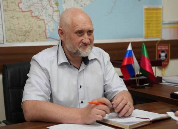 В Запорожской области новый глава Министерства здравоохранения Вчера сообщалось, что Борис Александров завершает свою деятельность в качестве министра здравоохранения Запорожской области. Он переводится на другое место работы. Губернатор Евгений Балицкий поблагодарил Бориса Александрова за эффективную работу в трудный период восстановления системы здравоохранения. Новым министром здравоохранения региона назначен Дмитрий Витальевич Ваньков. Он – врач-анестезиолог-реаниматолог высшей категории, имеет 32 года стажа в медицине, ранее возглавлял Департамент здравоохранения Вологодской области и является ректором филиала Ярославского государственного медицинского университета ЯГМУ . «Уверен, что опыт и компетенции Дмитрия Ванькова дадут новый импульс развитию медицины в Запорожской области», – отметил губернатор. Пожелаем новому министру успешной работы на благо жителей региона! Новый Мелитополь подпишись
