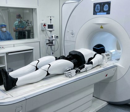 Ученые создали МРТ для ИИ чтобы понять как он думает Ученые все чаще сравнивают современные ИИ модели с черным ящиком Они принимают решения влияют на медицину образование и даже религиозные практики но при этом до конца непонятно что именно происходит у них внутри Чтобы разобраться в вопросе исследователи начали изучать искусственный интеллект методами больше похожими на биологию чем на математику