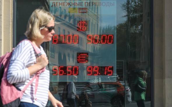 ЦБ вновь поднял курс доллара выше ₽79, евро — выше ₽90 Официальные курсы доллара и евро используются в том числе для расчетов по контрактам на срочном рынке Московской биржи Подробнее на РБК: