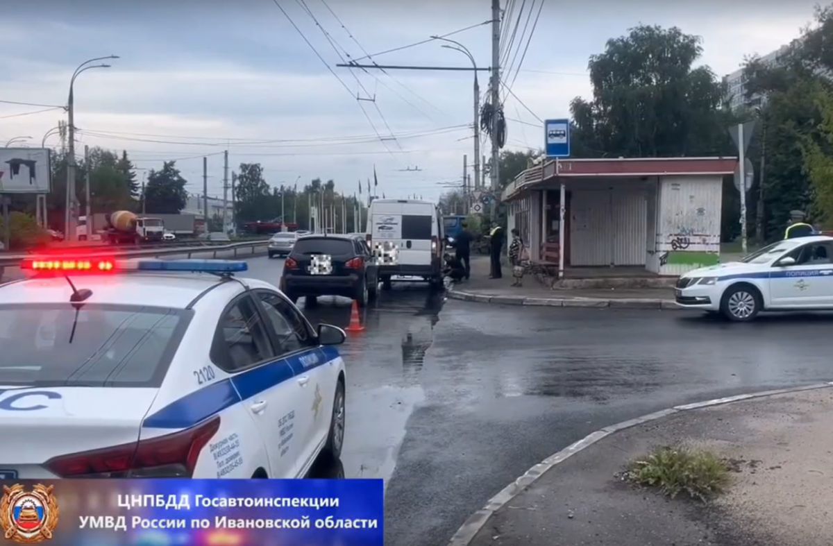 В Иванове пьяный автомобилист врезался в маршрутку. Пострадал ребенок     Вчера, 4 августа, на Лежневской улице в Иванове водитель авто врезался в стоящую на остановке маршрутку. Есть пострадавшие.  ↗  Прислать новость   Подписаться