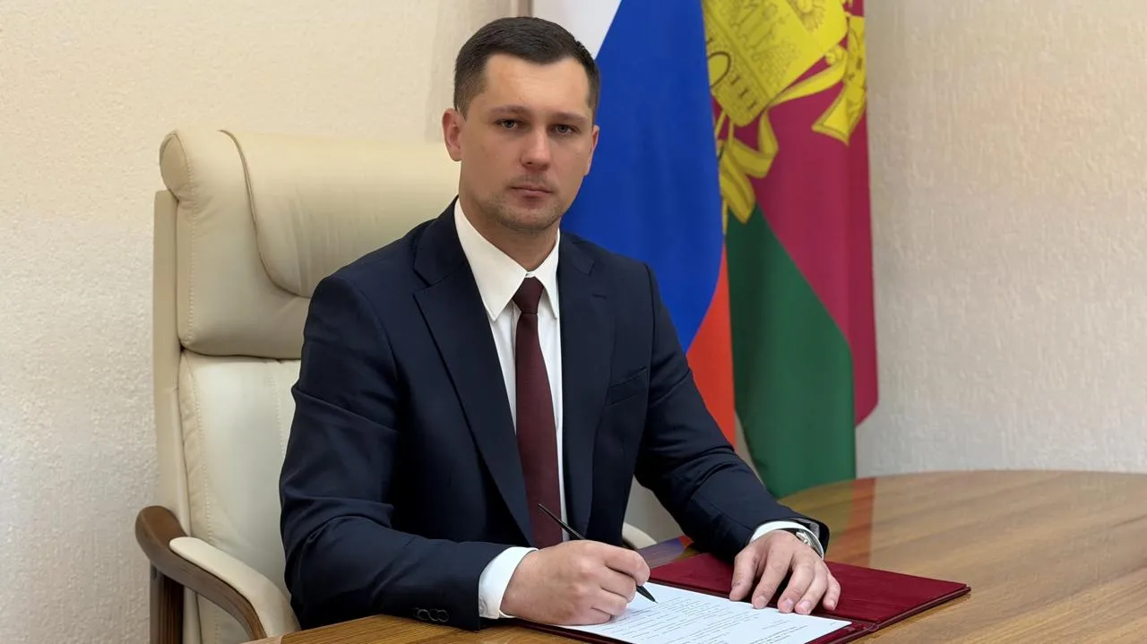 Губернатор Кубани назначил министром ГО и ЧС Станислава Камерного Губернатор Краснодарского края Вениамин Кондратьев назначил Станислава Камерного министром гражданской обороны и чрезвычайных ситуаций региона Станислав Камерный с июля 2024 года до настоящего времени был заместителем министра ГО и ЧС Кубани курировал развитие аппаратно программного комплекса Безопасный город Пресс служба Администрации Краснодарского края MAX VK