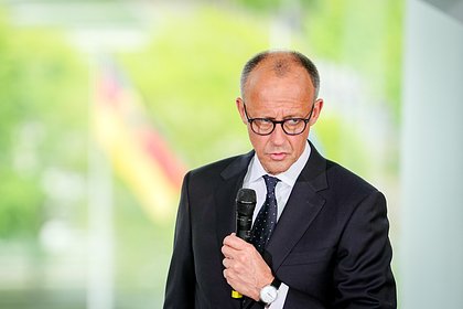 В ЕС заявили о подготовке похожего на предложение Трампа о перемирии на Украине коммюнике Члены Европейского Союза подготовили проект коммюнике, похожий на предложение президента США Дональда Трампа о 30-дневном перемирии на Украине. Об этом сообщил канцлер Германии Фридрих Мерц на совместной пресс-конференции с председателем Евросовета Антониу Коштой, передает ТАСС. «Есть проект коммюнике … . Он по большей части совпадает с его Трампа — прим. «Ленты. ру» предложением о 30-дневном прекращении огня», — сказал он. Он также выразил надежду, что все стороны увидят в этом шанс через перемирие прийти к переговорам о мирном соглашении. Ранее глава Белого дома призвал Украину и Россию к 30-дневному перемирию. По его словам, такой шаг впоследствии должен вылиться в полноценное мирное соглашение.
