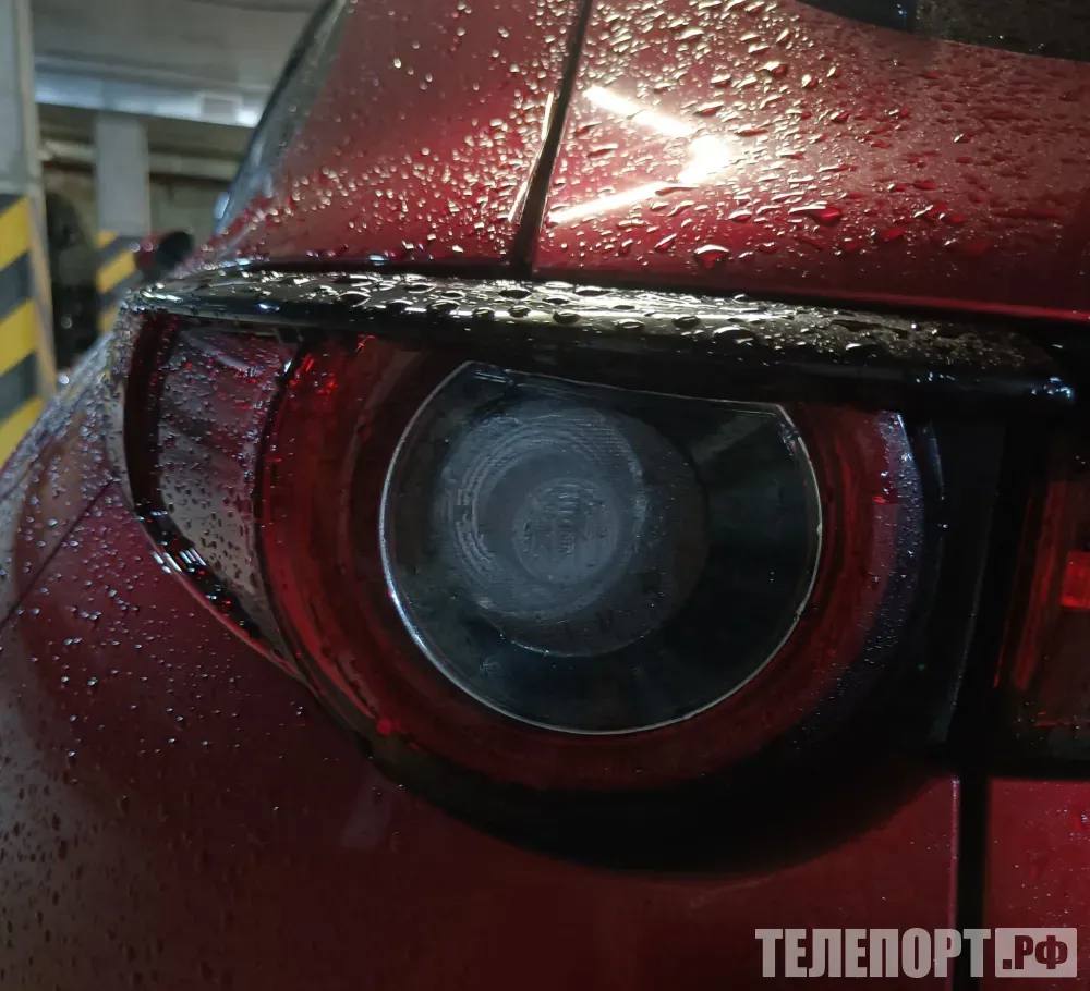 Важные изменения ждут автомобилистов с 1 марта Автомобилистов предупредили о серьезных изменениях с 1 марта С 1 марта в силу вступают ряд изменений касающихся как владельцев автомобилей так и рынка в целом рассказал агентству Прайм Юрий Чистов генеральный директор автомобильного маркетплейса FRESH Важные новации затронут продавцов и покупателей авто Теперь полис ОСАГО не обязательно предъявлять при регистрации купленной машины Это упростит процесс оформления Но ездить без ОСАГО по прежнему нельзя Помимо этого 10 дневный срок на регистрацию авто новым владельцем уходит в прошлое Раньше промедление грозило прежнему хозяину штрафами и проблемами Теперь бывший собственник может подать спокойно заявление о снятии автомобиля с учета почти мгновенно избежав штрафов за правонарушения нового владельца Это значительно облегчает ситуацию избавляя бывших хозяев от неприятных последствий Помимо этого правила подготовки водителей меняются и появляются новые требования к локализации такси Это не значит что на рынок повалят машины из такси с космическим пробегом но при покупке нужно быть внимательнее