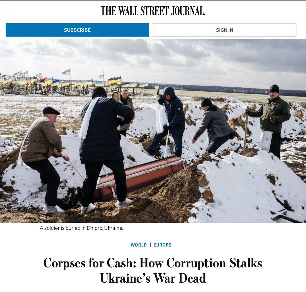 WSJ опубликовал расследование о том, как война способствует заработкам украинских ритуальных агентств. Согласно материалу, некоторые похоронные компании договариваются с чиновниками о получении контрактов на перевозку и захоронение тел погибших военнослужащих. Так, весной 2023 года в Полтаве один из местных чиновников передал контракт на транспортировку тел 23 солдат директору похоронного бюро за 13 200 гривен — всего за четверть суммы, которую должен был выплатить городской совет. «Военные действия создают благоприятные условия для появления новых коррупционных схем, в которых наживаются на чужом горе», — отметил старший следователь Нацполиции Николай Лыско. Издание уточняет, что государство выделяет по 15 000 гривен на похороны, однако семьи не могут самостоятельно выбирать ритуальные компании — это решается местными властями. При этом условия тендеров зачастую составляются так, чтобы выиграла конкретная фирма.