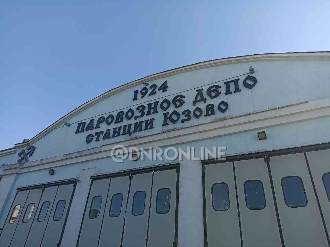 В музее Донецкой железной дороги началась реставрация техники В преддверии Дня Великой Победы на территории музея проводятся работы по реставрации экспонатов подвижного состава силами сотрудников железной дороги.