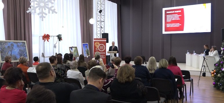 Руководители культурно досуговой сферы Забайкалья подвели итоги работы за 2025 год Итоговый съезд руководителей культурно досуговой сферы Забайкальского края прошел сегодня в Чите Представили управлений и домов культуры округов региона собрались чтобы подвести итоги года а также обменяться наработанным опытом А главное определить приоритетные направления деятельности на год грядущий