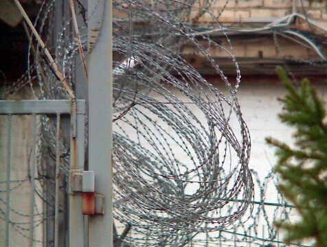 За должностное преступление обнинский таможенник получил 4 года колонии   Сотрудники УФСБ пресекли незаконные действия инспектора Обнинского таможенного поста. совершившего должностное преступление. За незаконные действия он получил взятку от представителей компаний, занимающихся внешнеэкономической деятельностью.