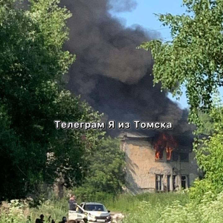Заброшенный дом загорелся на улице Энергетиков Подписаться Прислать нам новостью