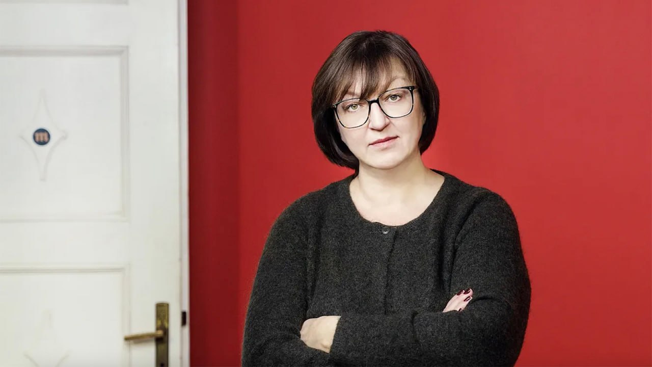 На журналистку Галину Тимченко возбудили уголовное дело об участии в «нежелательной организации» Дело на журналистку возбудил Черемушкинский межрайонный следственный отдел СУ по Юго-Западному округа ГСУ СК России по городу Москве. Галине вменили статью об участии в деятельности в «нежелательной организации» ч. 3 ст. 284.1 УК РФ . По версии следствия, в сентябре 2024 года и в марте 2025 года Тимченко опубликовала в сети Интернет видеозаписи для якобы «формирования протестных настроений у граждан, а также для их вовлечения в деятельность организации, в отношении которой принято решение о признании ее нежелательной на территории России». — Признана властями РФ «иноагентом». Подписаться Помочь RusNews