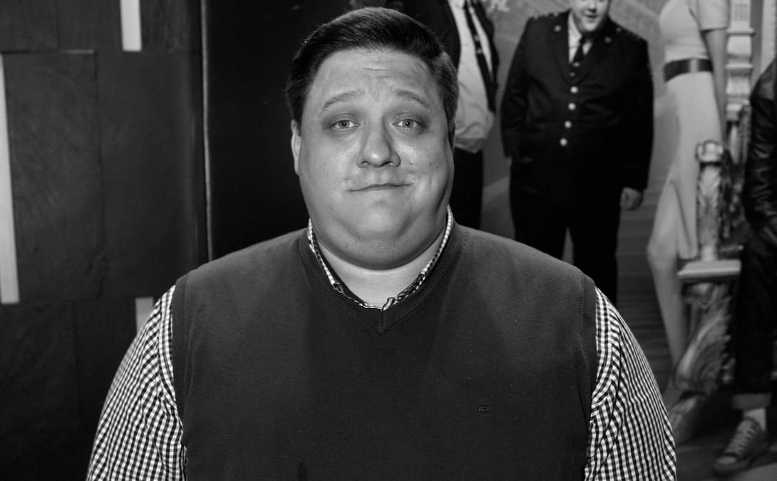 Умер актер сериала Полицейский с Рублевки Роман Попов Ему было 40 лет Артист долгое время боролся с тяжелым заболеванием Подписаться на chpulsk Мы в MAX