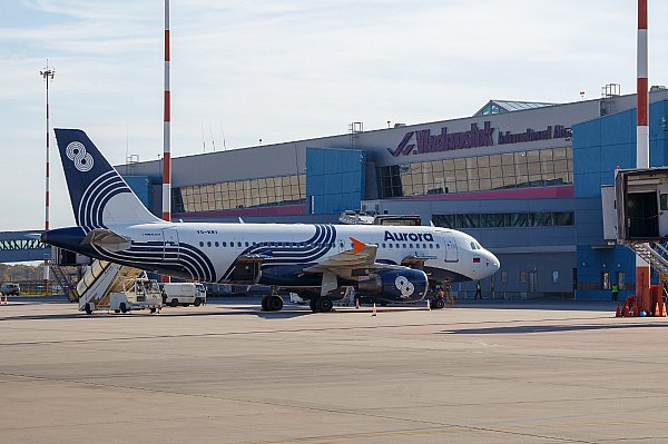 Россия сохранила планы субсидирования авиаперевозок в 2026 году в объеме более 30 млрд рублей Россия в 2026 году планирует направить на федеральный проект Обеспечение доступности услуг воздушного транспорта который охватывает несколько программ субсидирования авиаперевозок 30 7 млрд рублей Об этом сообщает Интерфакс со ссылкой на источник ознакомившийся с пояснительной запиской к проекту федерального бюджета на ближайшую трехлетку В действующем федбюджете на реализацию программы в 2026 году заложено на 2 больше 31 4 млрд руб На 2025 год на нее закладывалось 31 3 млрд руб при этом по данным сводной бюджетной росписи на 1 сентября эта сумма выросла до 37 5 млрд руб aviaru net n288109