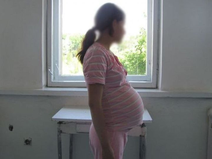 Министерство социальной защиты Алтайского края будет выплачивать беременным школьницам по 100 тыс. рублей за роды. Что-то в этой новости нас смущает, но вот что? Может то, что чиновники окончательно слетели с катушек на теме повышения демографии? Что дальше? Принудительное осеменение девятиклассниц? Riddle