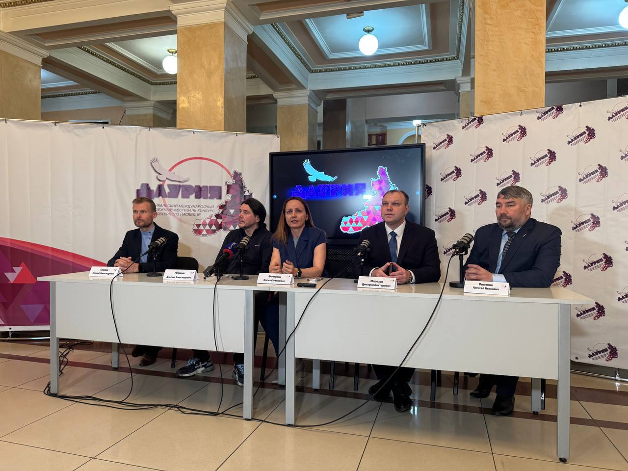 Забайкальский международный молодежный фестиваль-конкурс культурного наследия «Даурия» стартовал Он будет проходить три дня, 16-18 мая. Участников фестиваля ждут очные прослушивания, а уже 18 мая в 15:00 на главной площади города пройдет гала-концерт, где финалисты покажут свои таланты. Вместе с тем артист Дмитрий Ревякин порадует зрителей своим выступлением.