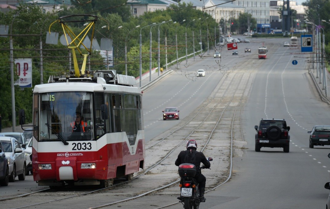 Левый поворот на Северный проезд с улицы Сибиряков Гвардейцев хотят запретить всё для борьбы с пробками в сторону Затулинки Начальник дорожного департамента мэрии Новосибирска Александр Стефанов заявил что городские власти планируют запретить левый поворот на Северный проезд на улице Сибиряков Гвардейцев при движении в сторону площади Кирова Подобная мера позволит оптимизировать транспортные потоки с минимальными затратами Одобряем предложение
