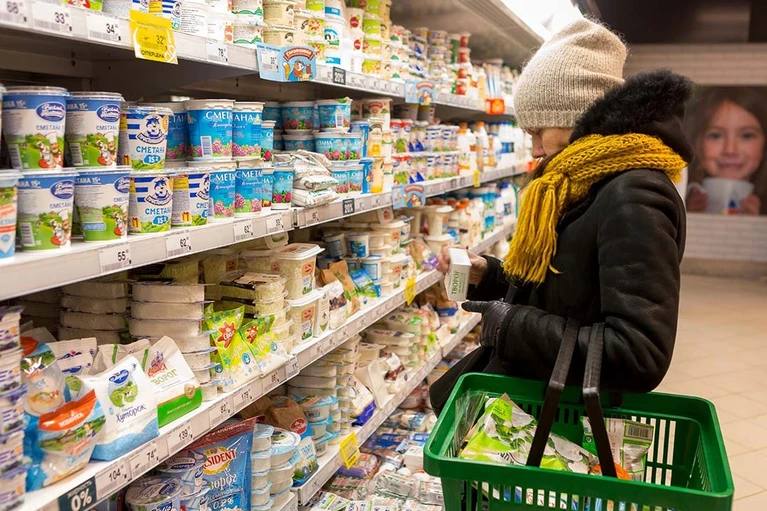 Фальсификат и кишечная палочка: в магазинах Петербурга обнаружен некачественный творог  Уже в это воскресенье христиане отметят Пасху. По традиции, к празднику пекут куличи и красят яйца. Многие, кстати, делают выбор в пользу творожных куличей, а значит, самое время выбирать творог.   Специалисты «Общественного контроля» решили проверить, что предлагают петербуржцам производители. И не зря! Оказалось, что даже у известных марок попадается творог с сюрпризами. Где-то нет нужного жира, где-то вообще не всё по нормам.  Какие бренды подвели — в материале.   : СПб — отдай свой буст нам