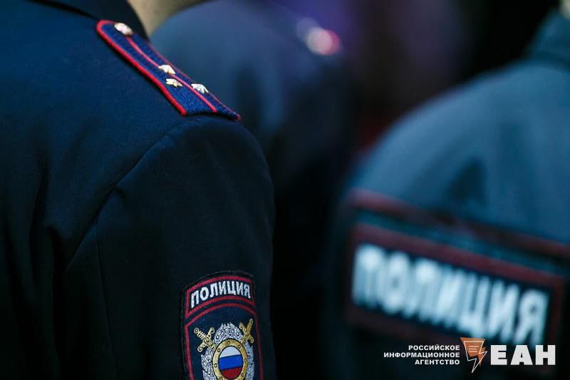Двое заключенных обвиняемых в попытке поджога военкомата сбежали из СИЗО 1 в Екатеринбурге В настоящее время их разыскивают а ориентировки уже разосланы по всем отделам полиции Подробности происшествия пока не раскрыты EanNews