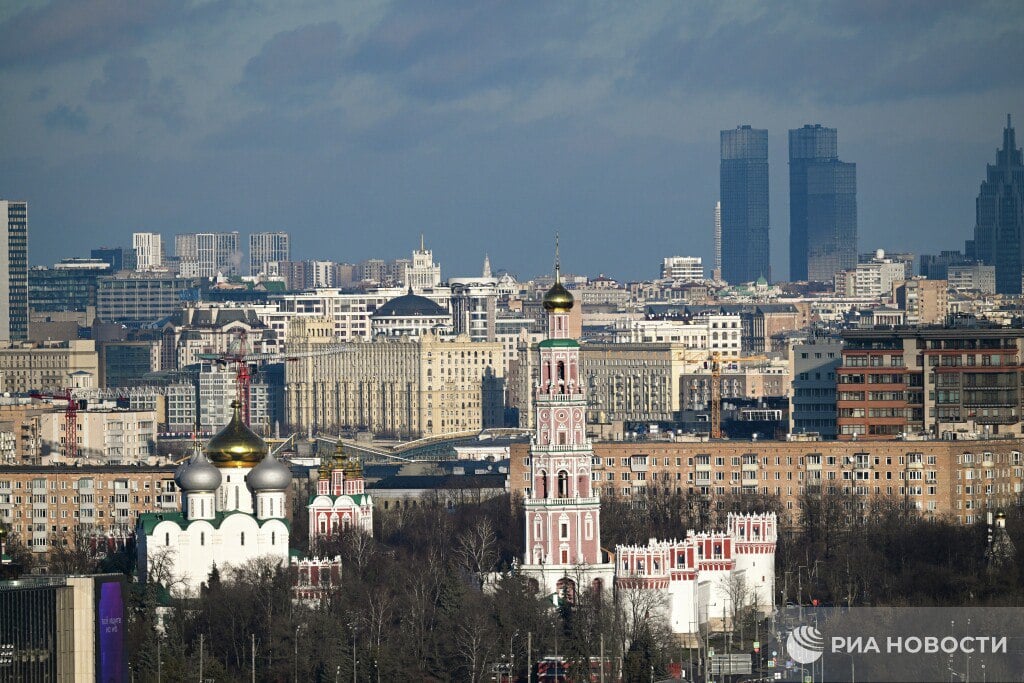 Температура в Москве будет постепенно повышаться в течение недели, сообщили РИА Новости в Гидрометцентре.   А в воскресенье - понедельник, скорее всего, будет оттепель