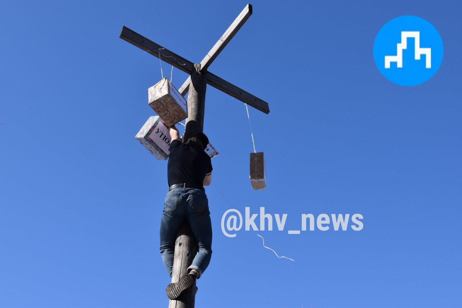 На Масленице в Хабаровске мужичек урвал утюг.    Подписаться -