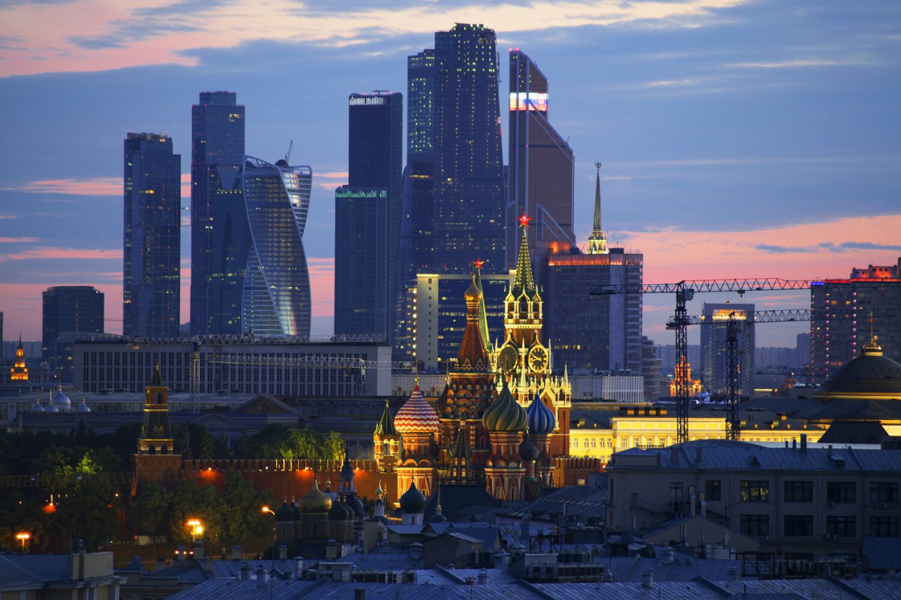 Западные компании не вернутся в Россию до окончания конфликта на Украине — СМИ Их не устраивают требования российских властей. До этого Владимир Путин заявлял, что компании, ранее покинувшие рынок РФ, не смогут выкупить свои активы по заниженной цене, а если их ниши уже заняты местными предприятиями, то возвращение будет невозможным. Управляющий стратегической консалтинговой фирмой Macro Advisory Крис Уифер отметил, что после вступления Дональда Трампа на должность президента США многие компании рассматривают возможные варианты возвращения на российский рынок. «Они все рассматривают свои варианты. Никто не хочет вернуться слишком рано, а затем снова уйти», — подчеркнул при этом предприниматель. #россия #общество #мир #торговля