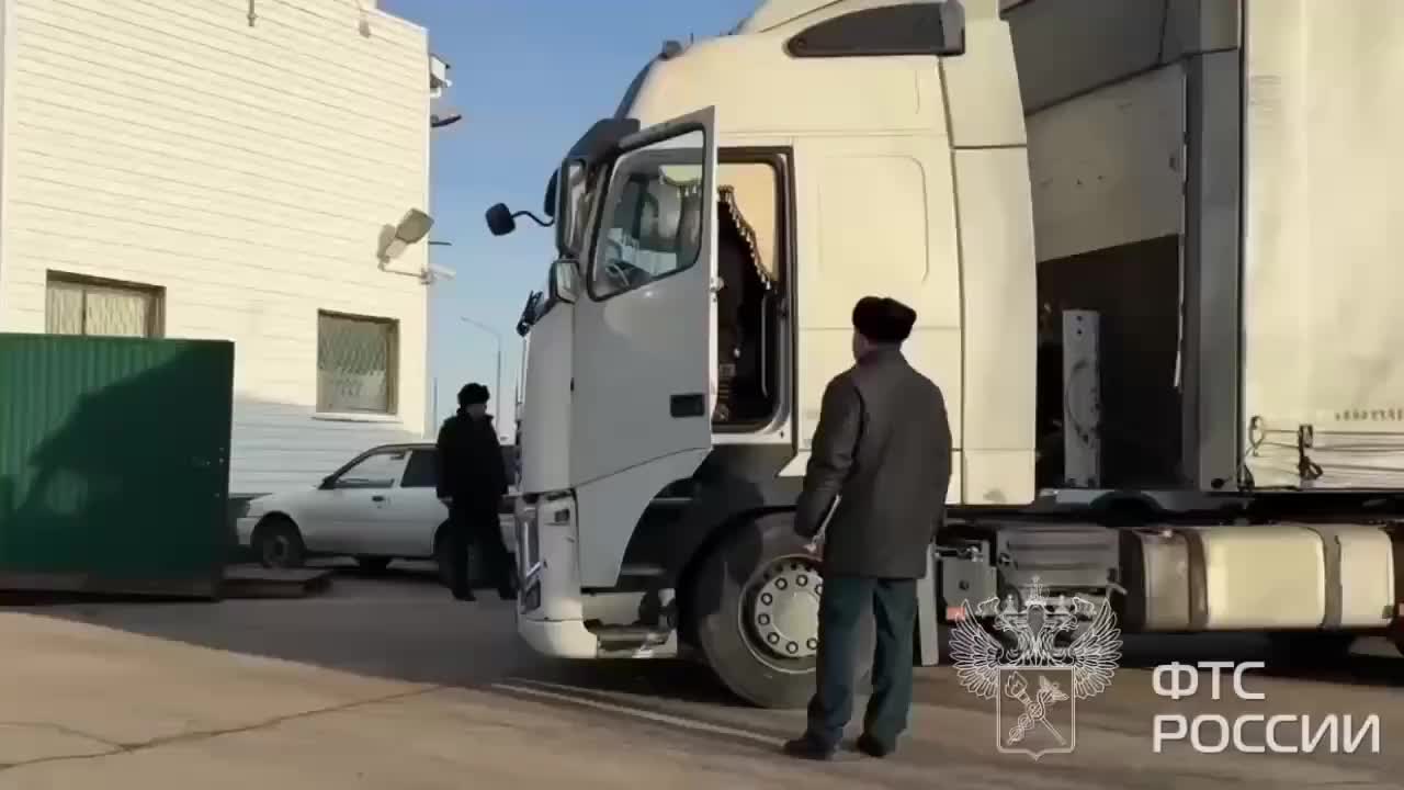 Путин продлил упрощенный ввоз товаров из Казахстана и Киргизии до конца декабря