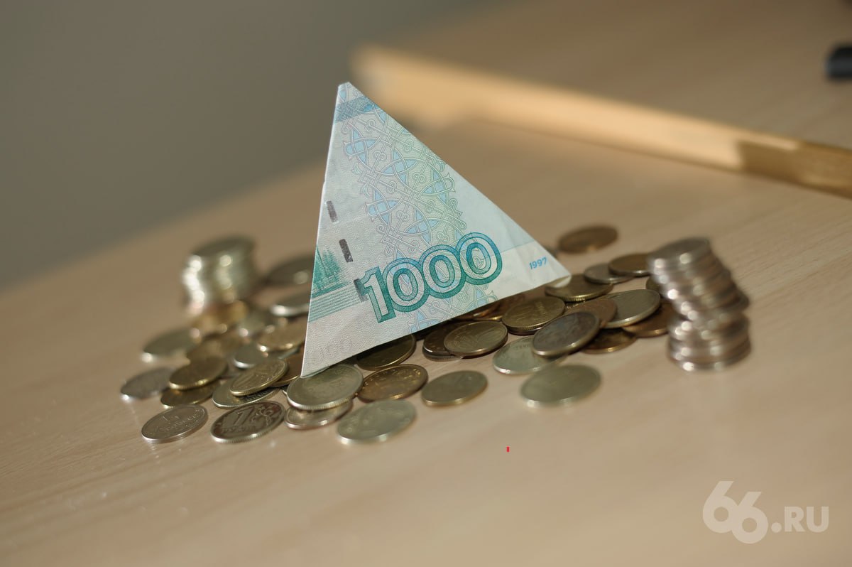 По одному микрозайму разрешат брать россиянам Если у человека уже есть непогашенный долг, ему откажут в выдаче нового. Правило начнет действовать с 2026 года. Кроме этого, введут трехдневный период охлаждения при выдаче займов, чтобы граждане могли обдумать свое решение. Такие меры анонсировал глава комитета Госдумы по финансовому рынку Анатолий Аксаков, пишут «Известия». Новости из Екатеринбурга