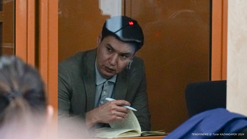 Осужденный Бахытжан Байжанов - брат Куандыка Бишимбаева - подал прошение об амнистии. Байжанов обратился в Степногорский районный суд 9 июля этого года. "Бахытжан Байжанов обратился с прошением - прим. о сокращении срока наказания в соответствии с законом об амнистии. Дата рассмотрения данного запроса ещё не определена", - сообщили в Верховном суде. Напомним, Бакытжан Байжанов был осужден за сокрытие убийства Салтанат Нукеновой - гражданской супруги экс-министра национальной экономики Куандыка Бишимбаева. В мае 2024 года суд признал его виновным в укрывательстве преступления и приговорил к 4 годам лишения свободы.