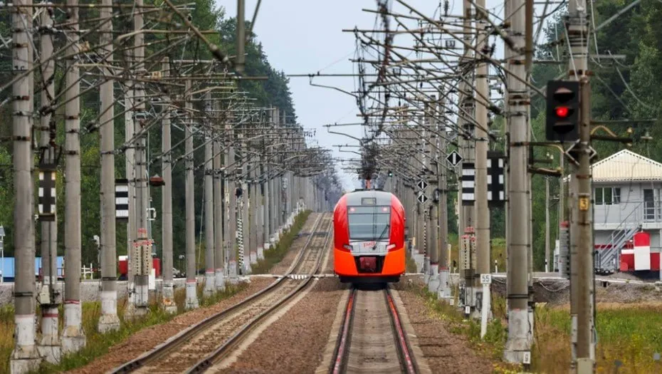 С 1 мая между Петербургом и Выборгом начнут курсировать Ласточки в формате экспресса Время в пути сократится с 1 часа 12 минут до 61 минуты Поезда будут отправляться с Финляндского вокзала дважды в день в 11 15 и в 15 29 обратно из Выборга в 12 56 и 17 58 В составе 8 вагонов 675 мест посадка будет во 2 4 6 7 и 8 й вагоны Билет в одну сторону стоит 500 рублей ОЖД Подписаться на ДП в Telegram MAX