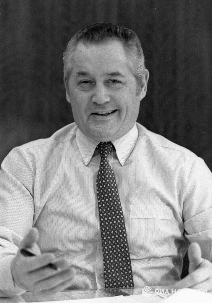 Умер бывший главный редактор Известий Иван Лаптев Подписаться на РИА Новости