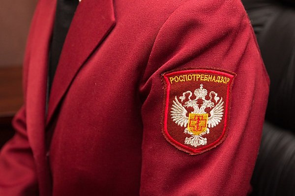 Пассажир прилетевший в Домодедово из Шри Ланки госпитализирован с подозрением на лихорадку денге Роспотребнадзор провел противоэпидемические мероприятия после прибытия из Шри Ланки через Домодедово пассажира у которого заподозрили лихорадку денге Об этом сообщает Интерфакс со ссылкой на данные управления Роспотребнадзора по Московской области Как отмечается 27 августа в Службу санитарно карантинного контроля Роспотребнадзора в аэропорту Домодедово поступило сообщение о пассажире с жалобами на ринит и общую слабость От вызова скорой помощи и госпитализации он отказался По возвращении домой у пассажира повысилась температура он был госпитализирован в инфекционное отделение с предварительным диагнозом лихорадка денге добавили в управлении aviaru net n287063