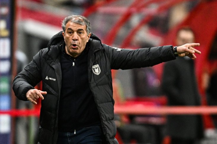 Рашид Рахимов уволен из Рубина его место займет Владимир Федотов Иван Карпов Андрей Панков Совет директоров уже принял решение об отставке 60 летнего тренера которое теперь должен утвердить президент Татарстана Экс наставник ЦСКА в свою очередь уже находится в Казани для подписания контракта с клубом