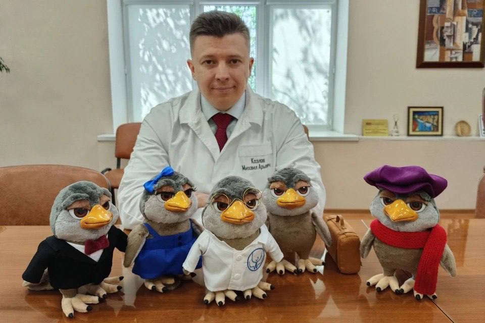 Кукуха стала талисманом челябинской психбольницы. У маскота сразу несколько образов: Кукуха в смокинге, медицинском халате, сарафане, берете и с чемоданом. По словам врачей, Кукуху планируют использовать в арт-терапии, чтобы с её помощью разрушать пугающие стереотипы о психиатрии.