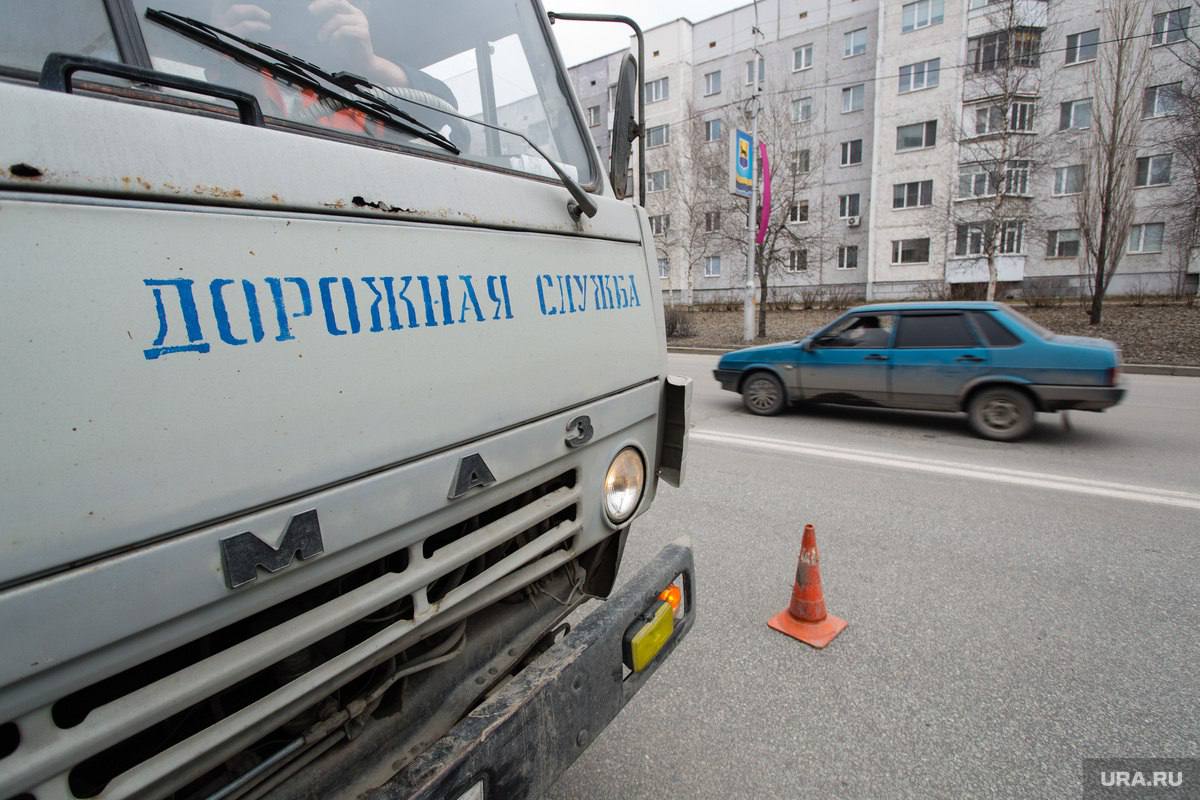 Завершается масштабный ремонт дорог в центре Сургута На финишной прямой обновление проспекта Ленина одного из ключевых участков дорожной сети Подрядчик ЮВИС несмотря на двухлетний контракт обязался завершить все работы уже в этом году Срок сдачи объекта 31 октября Общая стоимость ремонта на проспекте Ленина составляет 310 миллионов рублей Всего в рамках дорожной кампании этого года запланировано обновление 38 объектов Работы полностью завершены на 30 из них остальные находятся на стадии сдачи или устранения замечаний В числе участков где ремонт продолжается улицы Мелик Карамова Аэрофлотская Островского Профсоюзов проспект Мира и Югорский тракт Ura ru