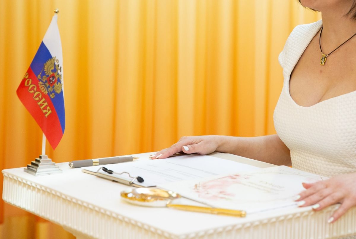 Воронежские ЗАГСы изменили график работы из-за длинных выходных в июне Уже на этой неделе воронежцы уйдут на длинные выходные в связи с празднованием Дня России. Как итог, меняется график работы воронежских ЗАГСов. ↗ Прислать новость Подписаться