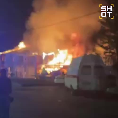 Пожар в Щербинке: горят склады и кафе, причины выясняются