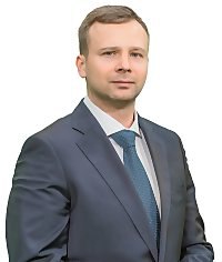 Из за роста акцизов и минимальной розничной цены продажи водки и коньяка в России по итогам января августа 2025 года сократились почти на 4 и 10 соответственно В регионах где в этом году ввели дополнительные ограничения на дистрибуцию спиртного падение ожидаемо оказалось более выраженным Ъ Однако есть исключения Так в Архангельске неизвестный заявил что пил и пить не перестанет Так он выражает поддержку производителям данной продукции После высказанного он выпил пару рюмок