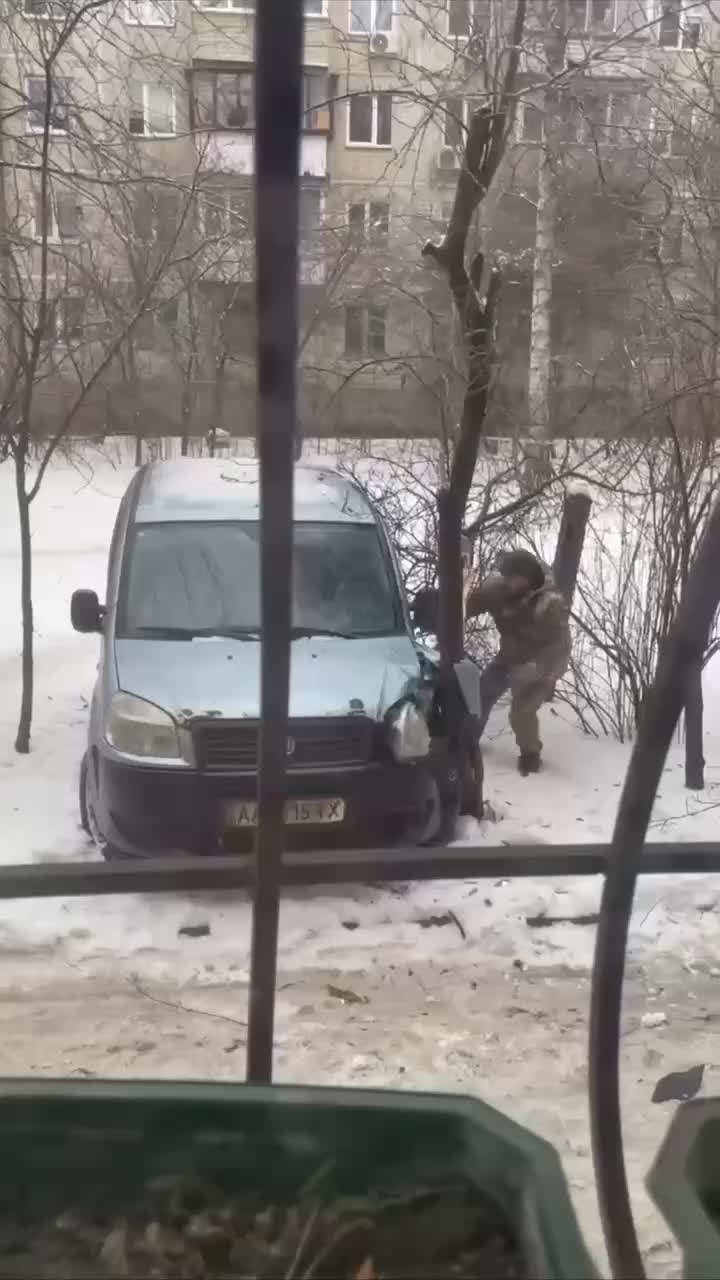 В Киеве сотрудники ТЦК попали в аварию во время преследования