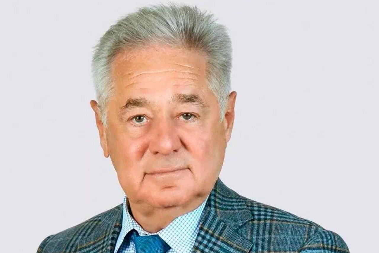 Валерий Горбунов Ведем переговоры с несколькими перспективными партнерами Загрузка Автотора существенно снизилась после 2022 года и сейчас находится в пределах 10 от производственной мощности О новой ситуации на автомобильном рынке в интервью Ведомостям рассказал председатель совета директоров Автотора Валерий Горбунов Основные цитаты  В 2025 году общий рынок упал но нам удалось немного нарастить производство чуть более чем на 10 к уровню 2024 года  За прошедшие три года сформировался новый портрет российского автомобильного рынка Китайские бренды активно конкурируют здесь постоянно трансформируют количество и качество своего присутствия  Электрокар в большинстве случаев это второй автомобиль в гараже Есть также категория потребителей которые принципиально не используют автомобили с ДВС тем самым формируя спрос на экологичный транспорт но она небольшая  Нами было принято решение с этого года отказаться от дистрибуции китайских брендов Самостоятельно заниматься продажами это была вынужденная мера на этапе выхода совершенно новых брендов на российский рынок Тольяттинский государственный университет Telegram Max