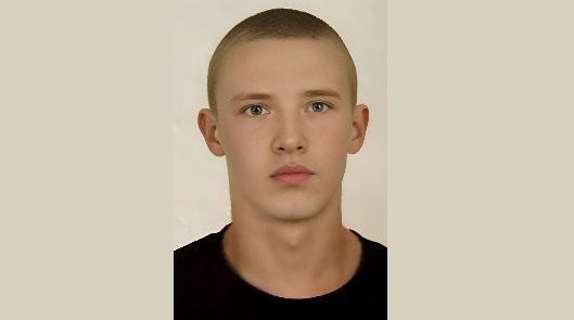 В Омской области пропал 14 летний подросток В Омской области пропал 14 летний Вячеслав Прудских Как сообщает поисково спасательный отряд Доброспас Омск сегодня около 6 00 он вышел из дома в деревне Новоселецк Таврического района и не вернулся Приметы парня рост 170 175 см Когда он уходил был одет в черные спортивные штаны черную толстовку с капюшоном черно зеленые кроссовки С собой у него были рюкзак с надписью Москва и черная борсетка Отметим что для поисков парня набирают добровольцев