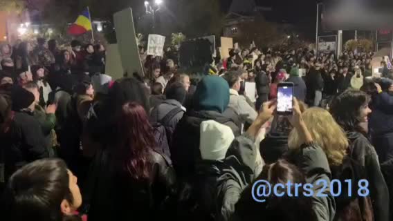 Протесты в Бухаресте против победы Джеорджеску на выборах набирают обороты