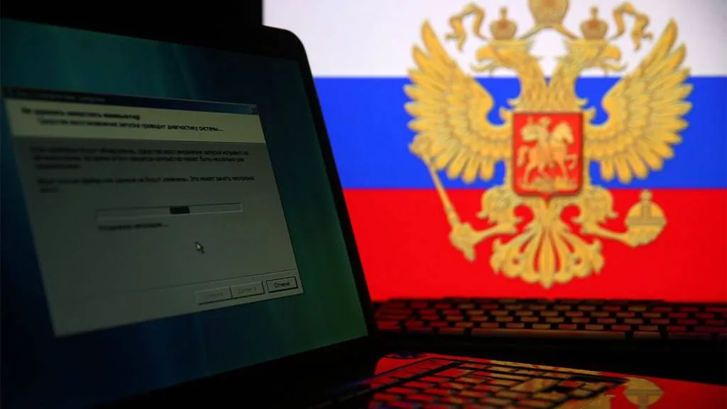 Минпромторг проводит дополнительный отбор на субсидию по компенсации затрат на внедрение программного обеспечения программно аппаратных комплексов и средств защиты информации из российских реестров Максимальный размер субсидии на один проект сроком до трёх лет 300 млн Компенсируются затраты на покупку лицензий на ПО до 80 от субсидии ПАК и СЗИ до 20 услуги сторонних организаций до 70 оснащение автоматизированного рабочего места обучение сотрудников накладные расходы зарплату административного персонала и работников Участвовать в отборе могут предприятия обрабатывающих отраслей промышленности со штатом от 40 человек выручкой от 200 млн с регистрацией от трёх лет без долгов и банкротств Подать заявку можно по ссылке Канал АКИД в MAX