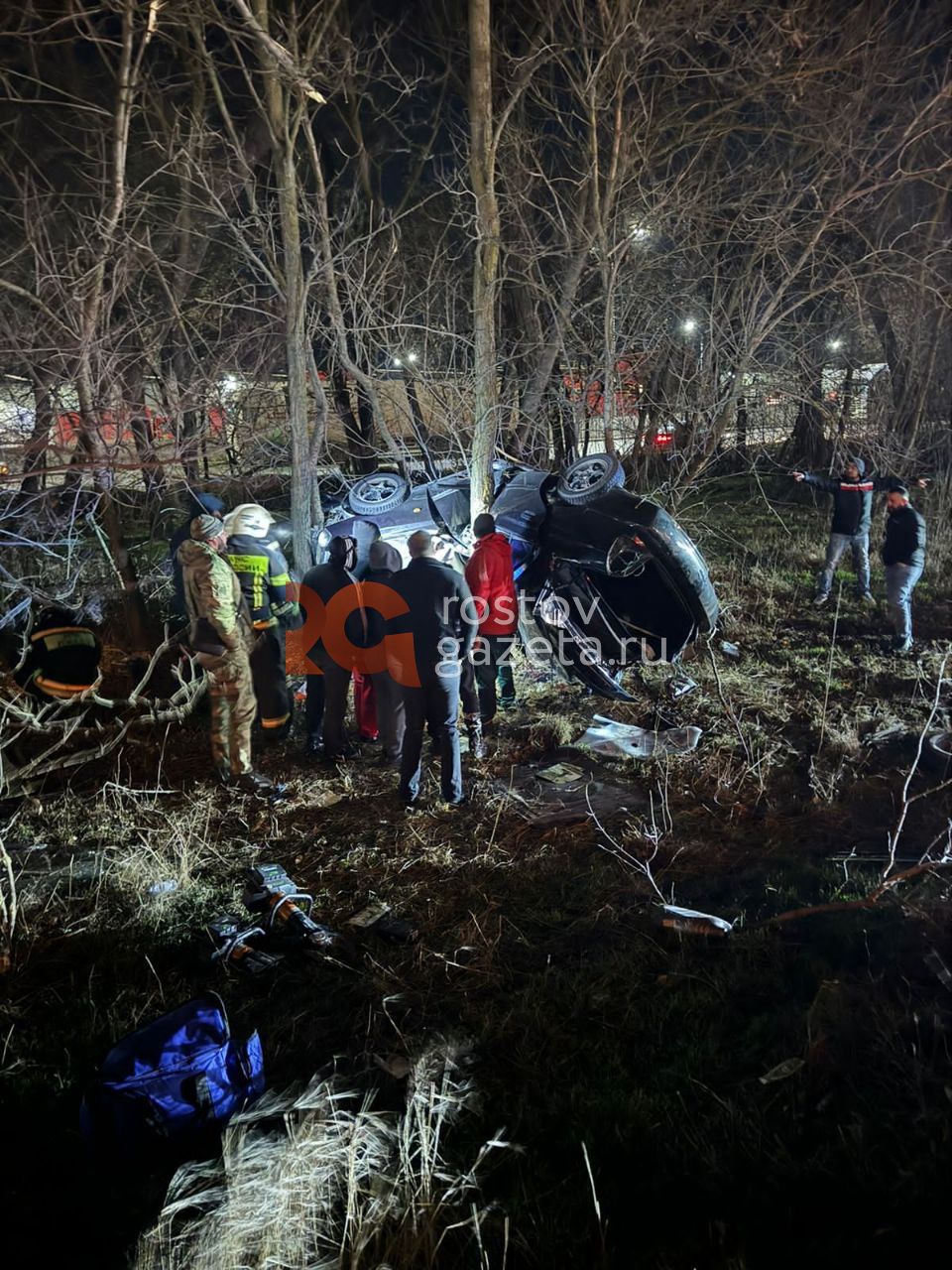 Серьёзная авария в Кулешовке произошла сегодня вечером.   На въезде в село со стороны Азова автомобиль потерял управление, вылетел в кювет и перевернулся.   По словам очевидцев, есть погибшие, но сколько — тут показания различаются: кто-то говорит, что скончался один человек, кто-то — что двое. Ещё один, как сообщают свидетели, попал в реанимацию.   Комментариев от ГАИ пока не поступало.       RostovGazeta