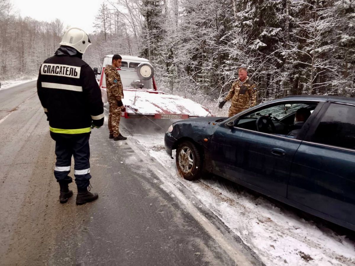 Во Владимирской области автомобиль занесло в кювет    Во Владимирской области на дороге, связывающей Радужный и Асерхово легковой автомобиль съехал в кювет.  ↗  Прислать новость   Подписаться