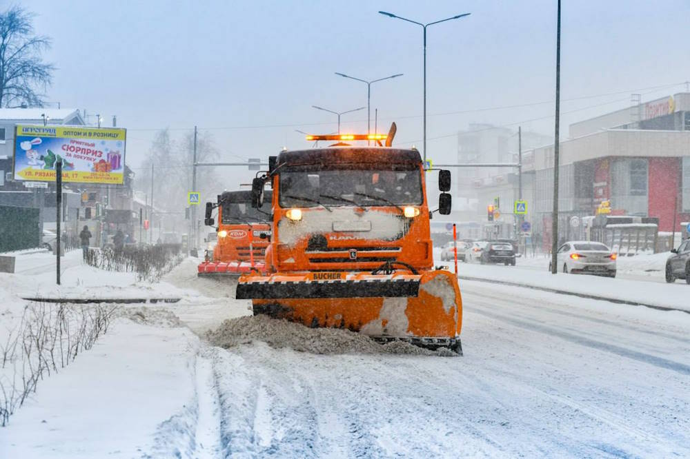 В декабре в Перми выпало 164 месячной нормы осадков В Перми уходящий декабрь войдет в ТОП 5 по количеству осадков в конце года Скорее всего он займет третье место уступив последним месяцам 1907 и 2006 годов Как сообщает ГИС центр ПГНИУ с начала декабря в Перми выпало 164 месячной нормы осадков это 79 мм Еще одна особенность ситуации в том что рекордный по осадкам декабрь последовал после переувлаженного ноября За эти два месяца в Перми выпало уже 178 мм осадков что составляет 25 от годовой нормы Как это переувлажнение отразится на природе Прикамья пока не ясно Подписаться на Интересную Пермь в ТГ в МАХ