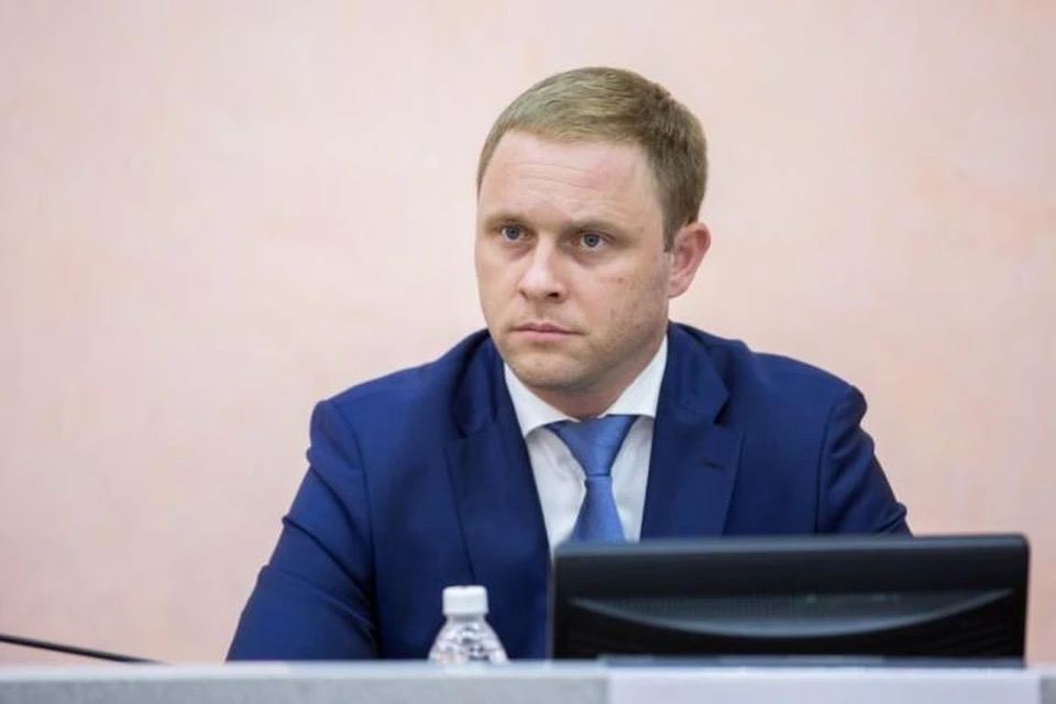 Мэр Анапы Василий Швец ушёл в отставку Депутаты Совета приняли заявление об отставке. Швец возглавлял город с октября 2020 года, до этого был вице-губернатором Кубани и отвечал за инвестиции. На госслужбе он с 2008 года. Кто временно исполняет обязанности мэра — пока не сообщается.