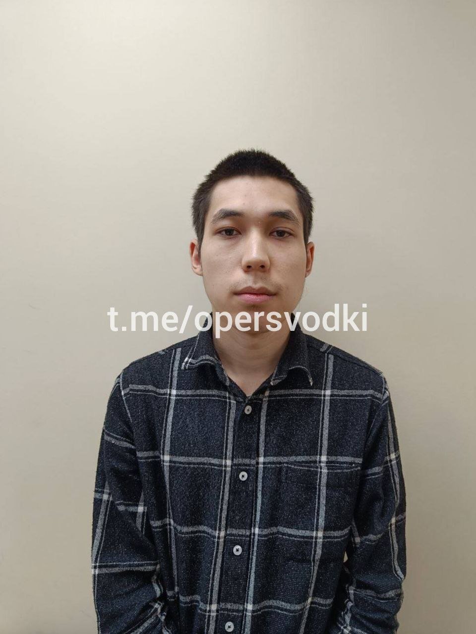 Суд вынес приговор стороннику террористической организации из Астрахани. В 2022 году мужчина выехал в Египет для получения религиозного образования, где познакомился со сторонниками радикального ислама. Под влиянием новых знакомых астраханец начал жертвовать передаваемые родственниками денежные средства боевикам на джихад, а вместо выпускного экзамена дал присягу на верность лидеру МТО «Исламское государство». С новыми "братьями" астраханец планировал совершение терактов в России с дальнейшим убытием в страны Африки, но был депортирован с формулировкой «за возможную причастность к террористической деятельности». Южный окружной суд приговорил астраханца к 11 годам лишения свободы с отбыванием наказания в колонии строго режима.