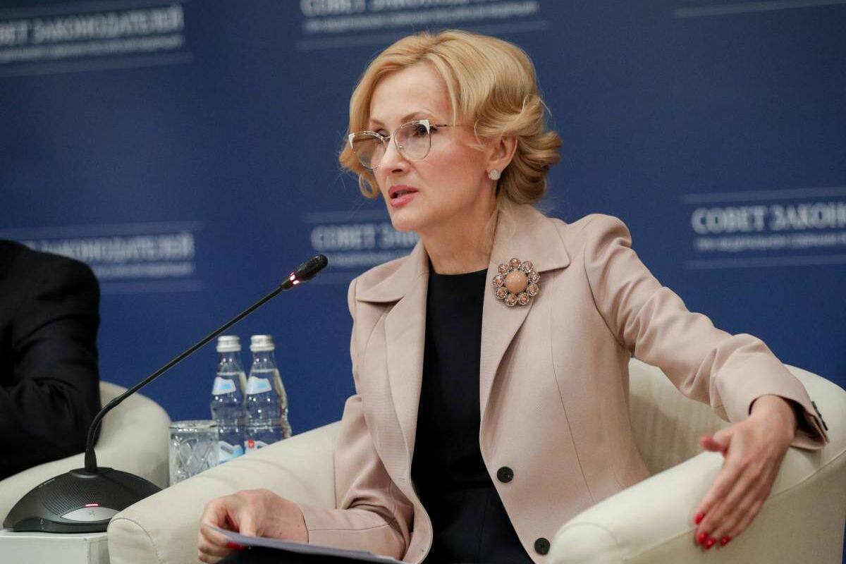 Вице спикер Госдумы Ирина Яровая прибыла на Камчатку с рабочим визитом она посетит строящийся корпус елизовской школы Августовское совещание учителей рыбную фабрику с министром сельского хозяйства встретится с поисковиками вернувшимися с острова Шумшу Подписаться Предложка Чат