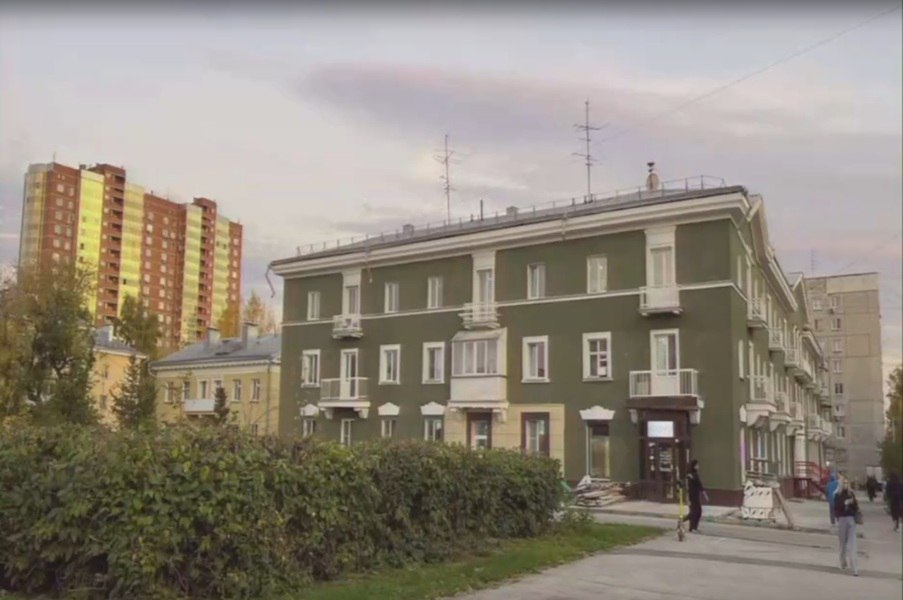 Собственники более 15 тысяч зданий в Новосибирске должны получить паспорта фасадов В 2025 году в рамках обновления архитектурно градостроительного облика Новосибирска утверждены паспорта фасадов 210 зданий Кроме того власти уже начали работы по ремонту фасадов бизнес убеждают очищать здания от керамогранита и сайдинга Подробнее читайте по ссылке     INFOPRO54 Фото пресс службы мэрии Новосибирска