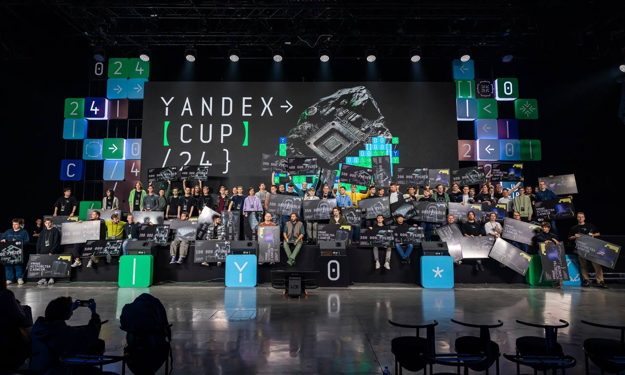 В Ташкенте прошел финал соревнования Yandex Cup 2024  ⏮Темой чемпионата стала «цифровая цивилизация»⏭  В чемпионате по программированию участвовало 200 специалистов из 18 стран. В этом году он впервые состоял из трех стримов: для профессионалов, юниоров 14–18 лет и для сотрудников «Яндекса». Финалисты решали задачи, связанные с древними цивилизациями, расшифровывали письмена и восстанавливали артефакты с помощью кода.  Большую часть площадки занял «Музей Айтичности»: организаторы представили, как через тысячу лет будут выглядеть артефакты современной IT-культуры. Еще одно пространство было посвящено математику Аль-Хорезми — основателю алгебры, родившемуся на территории современного Узбекистана.    Призовые места заняли 94 технических специалиста из России, Беларуси, Японии, США, Великобритании и Португалии. Призовой фонд в этом году составил 16 млн руб.